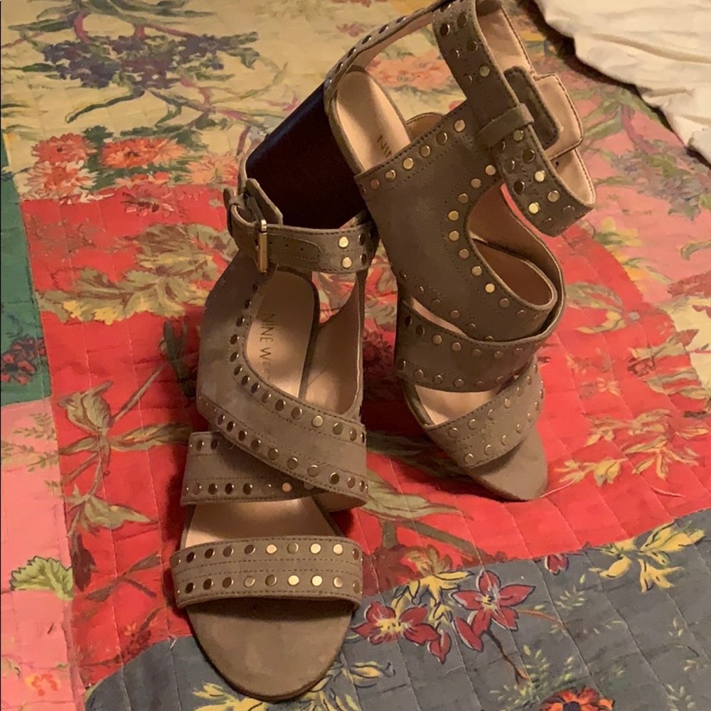 9 west strappy suede sandal